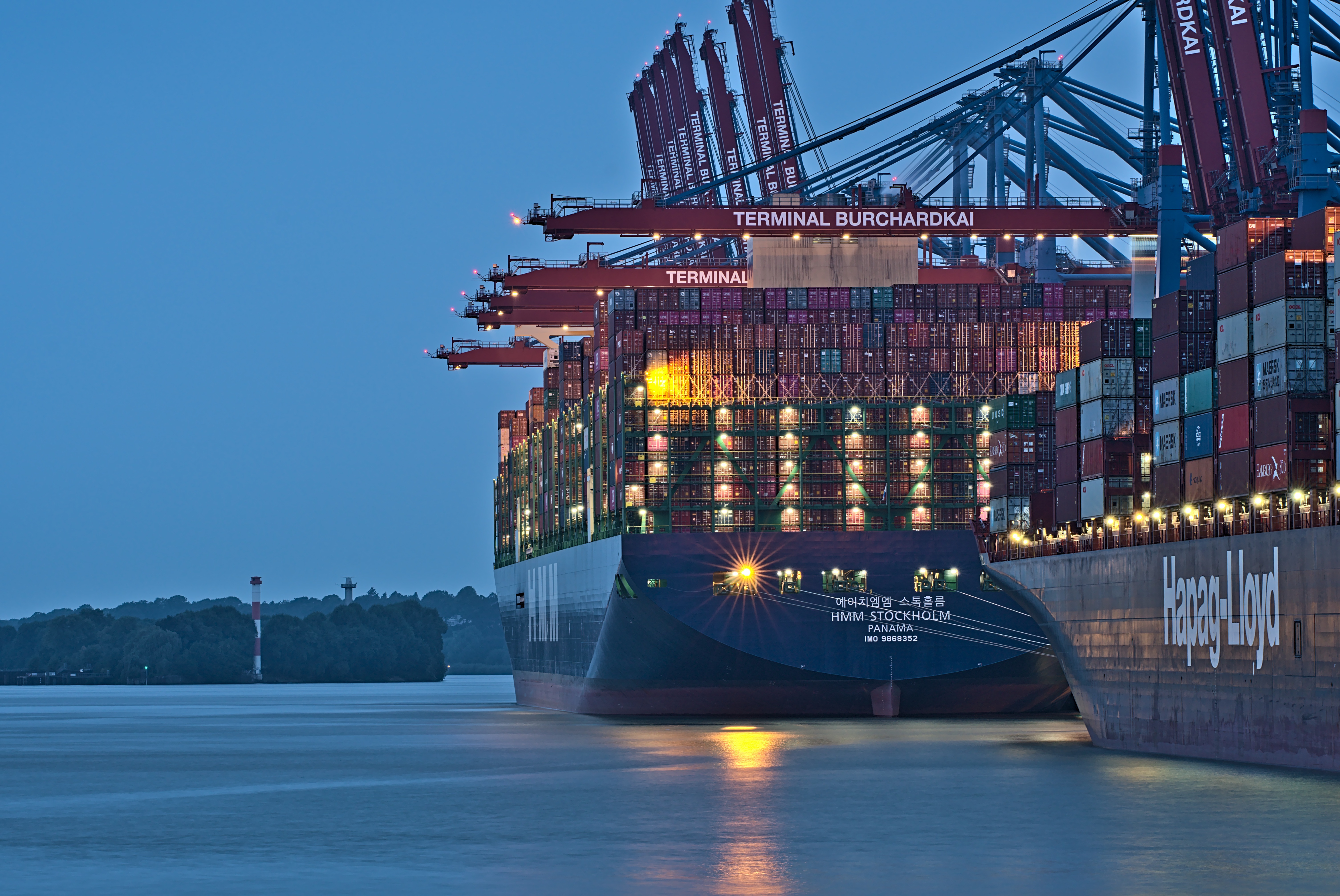 Ona Africa Cargo — container ship at port terminal